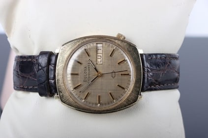 VINTAGE BULOVA ACCUQUARTZ 14K GOLD MENS WATCH