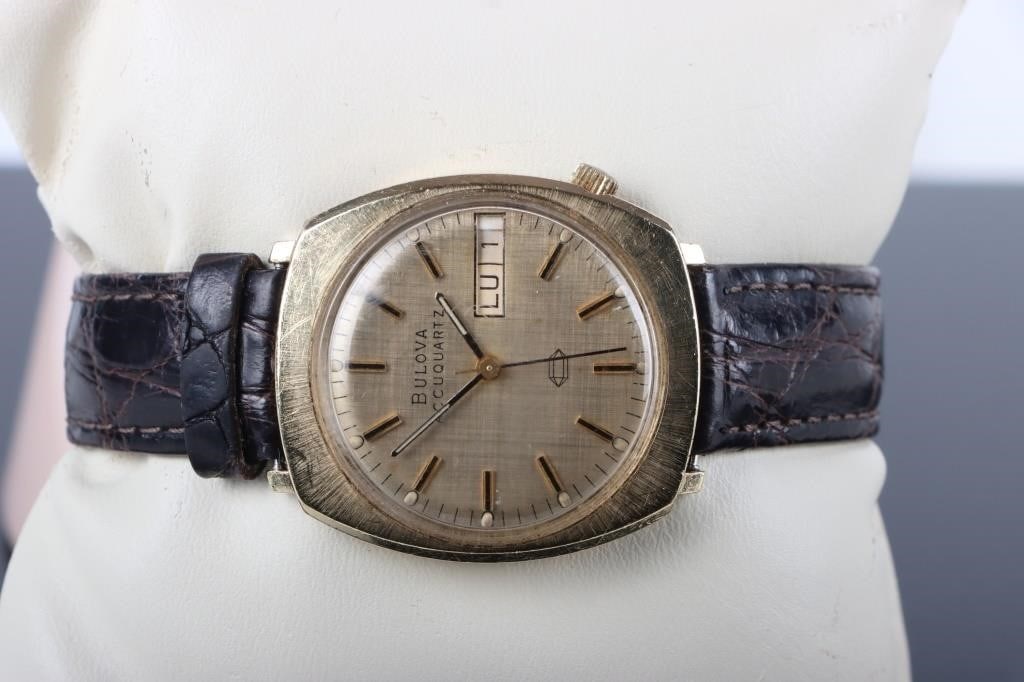 VINTAGE BULOVA ACCUQUARTZ 14K GOLD MENS WATCH (1 of 3)