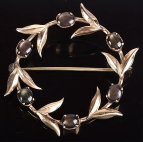 BROWN CAT'S EYE SAPPHIRE 14K YELLOW GOLD BROOCH