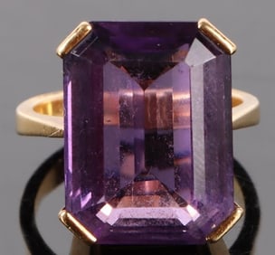 18K YELLOW GOLD AMETHYST LADIES RING