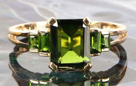 BEAUTIFUL LADIES 1CT EMERALD RING SET IN 14K GOLD