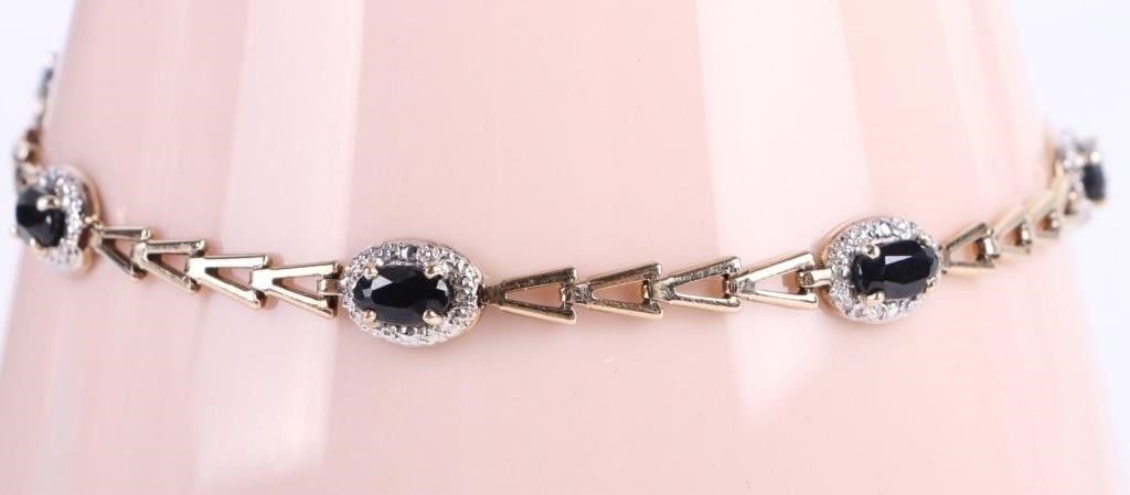 BLACK SPINEL 10K YELLOW GOLD LADIES BRACELET: Black spinel 10k yellow gold ladies bracelet with five 0.20ct oval spinel. Stone Type: Spinel Weight: 3.21 Grams Size: 7.5" length Condition: Very fine.