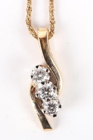BEAUTIFUL 14K 3 STONE DIAMOND PENDANT NECKLACE