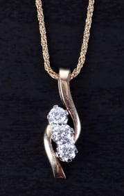 BEAUTIFUL 14K 3 STONE DIAMOND PENDANT NECKLACE
