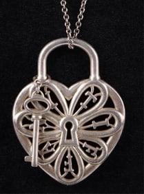 TIFFANY & CO STERLING LADIES NECKLACE W/ HEART KEY