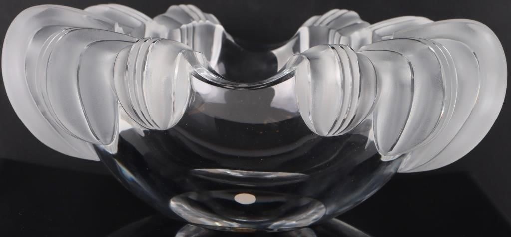 LALIQUE FRENCH 20TH CENTURY LARGE ASH TRAY (1 of 4)