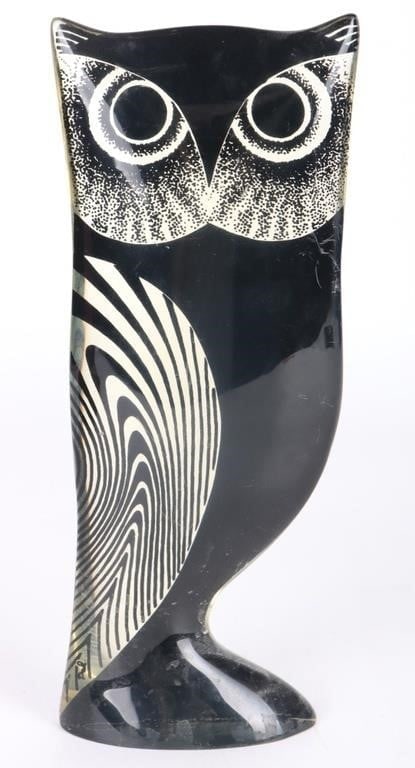 VINTAGE ABRAHAM PALATNIK LUCITE OWL FIGURE: Vintage Abraham Palatnik (1928-2020, Brazilian) lucite own figure. was a Brazilian abstract artist and inventor whose innovations include kinechromatic art. Some of his works are in the Museum of Mode