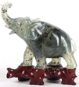 BEAUTIFUL NEPHRITE CARVED ELEPHANT FIGURINE
