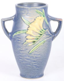 ROSEVILLE POTTERY FREESIA BLUE VASE 117-6