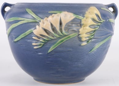 ROSEVILLE 669-6' BLUE FREESIA JARDINIERE VASE
