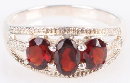 VINTAGE GARNET & STERLING SILVER RING