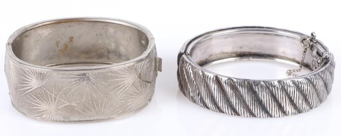 VINTAGE SILVER-TONED BANGLE BRACELETS
