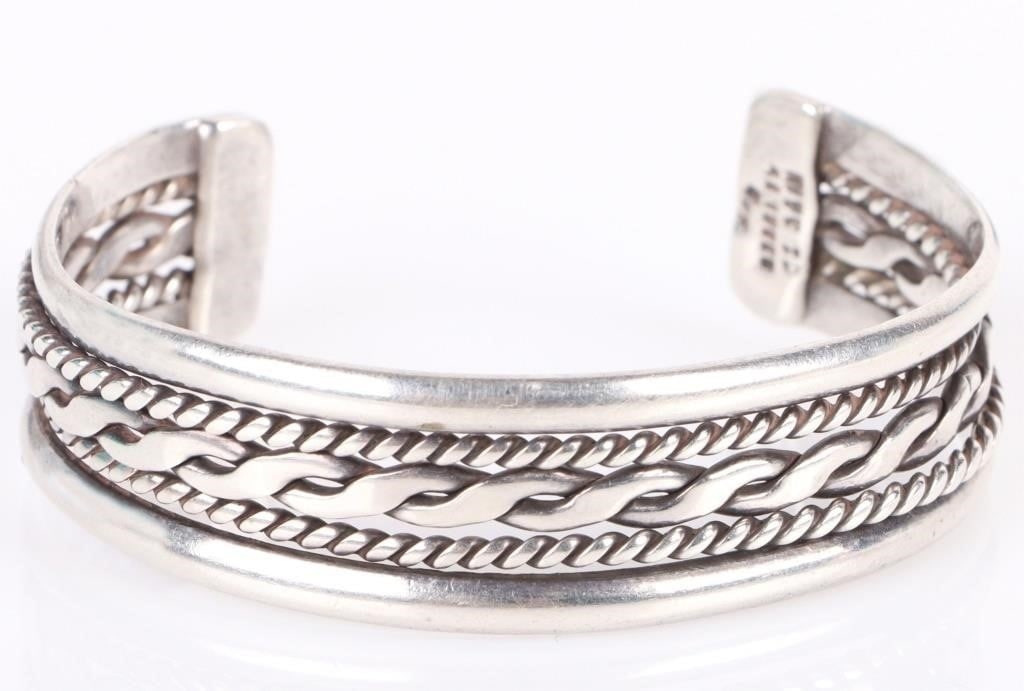 MEXICAN STERLING SILVER DETAILED LADIES CUFF: Mexican sterling silver southwest style ladies cuff.Weight: 29.10 GramsSize: 6.5" LengthCondition: Very fine.