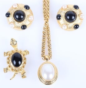 VINTAGE GOLD-TONE LADIES FASHION JEWELRY (3)