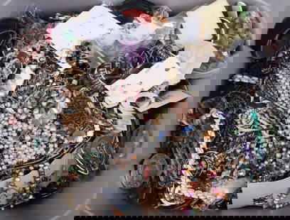 50LBS UNSEARCHED FASHION JEWELRY VINTAGE & MODERN: Unsearched 50LB assorted ladies fashion jewelry lot. This lot contains modern and vintage jewelry. There is a very large assortment of everything from necklaces to rings and everything in between.Ston
