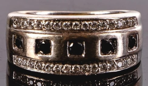 10K WHITE GOLD BLACK & WHITE DIAMOND LADIES RING
