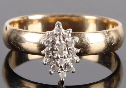 10K YELLOW GOLD DIAMOND LADIES RING - 0.15CTW