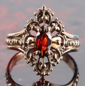 OVAL GARNET FILIGREE 10K YELLOW GOLD LADIES RING