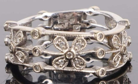 18K WHITE GOLD DIAMOND FLOWER DESIGN LADIES RING