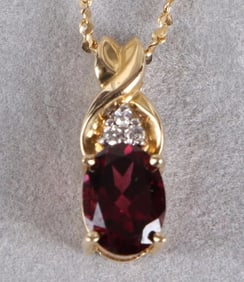 14K YELLOW GOLD LADIES NECKLACE W/ THREE DIAMONDS