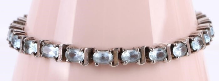 5.75CTW BLUE TOPAZ STERLING SILVER LADIES BRACELET