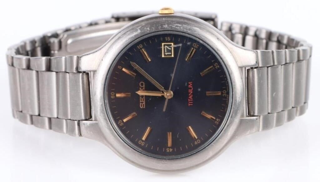 SEIKO TITANIUM BLACK DIAL QUARTZ MENS WRISTWATCH (1 of 4)