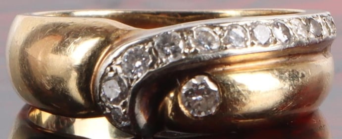 14K YELLOW GOLD DIAMOND LADIES RING
