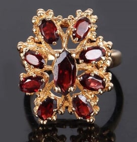 VINTAGE 14K YELLOW GOLD RED GARNET ORNATE RING