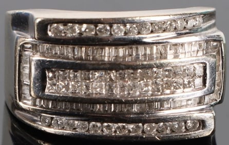1.6CTW 14K WHITE GOLD LADIES RING W/ DIAMONDS