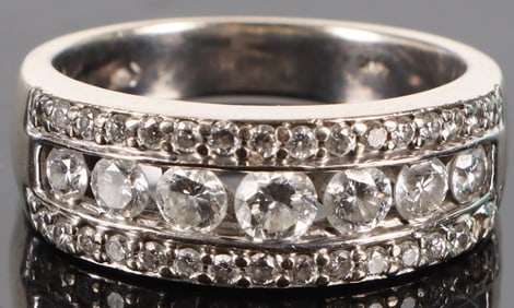 0.73CTW 14K WHITE GOLD LADIES RING W/ DIAMONDS