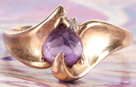 AMETHYST & DIAMOND 10K YELLOW GOLD LADIES RING
