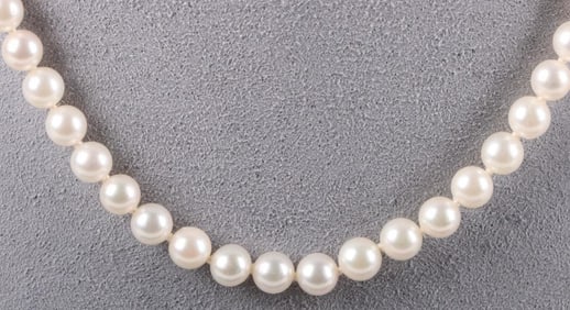 10K YELLOW GOLD-CLASPED PEARL LADIES NECKLACE