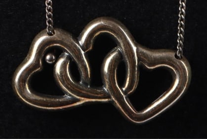 TIFFANY & CO. STERLING SILVER NECKLACE W/ HEARTS