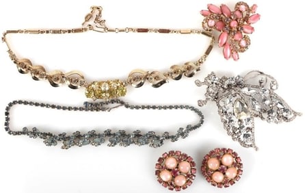 VINTAGE LADIES BROOCHES AND NECKLACES (6)