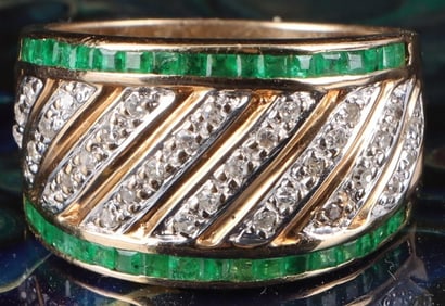 14K YELLOW GOLD LADIES RING W/ DIAMONDS & EMERALDS