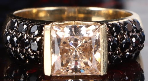 14K YELLOW GOLD LADIES RING W/ PALE TOURMALINE GEM