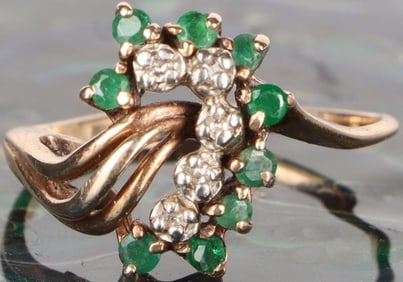 10K YELLOW GOLD EMERALD & DIAMOND CLUSTER RING