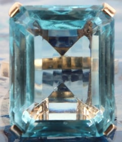 10K YELLOW GOLD BLUE GEMSTONE LADIES RING