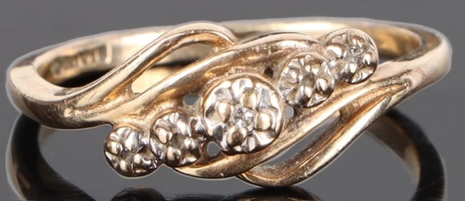 10K YELLOW GOLD DIAMOND LADIES RING