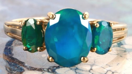10K YELLOW GOLD THREE STONE OPAL LADIES RING