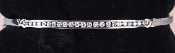 14K WHITE GOLD DIAMOND LADIES BANGLE BRACELET