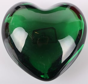 BACCARAT CRYSTAL GREEN HEART PAPERWEIGHT W/ BOX