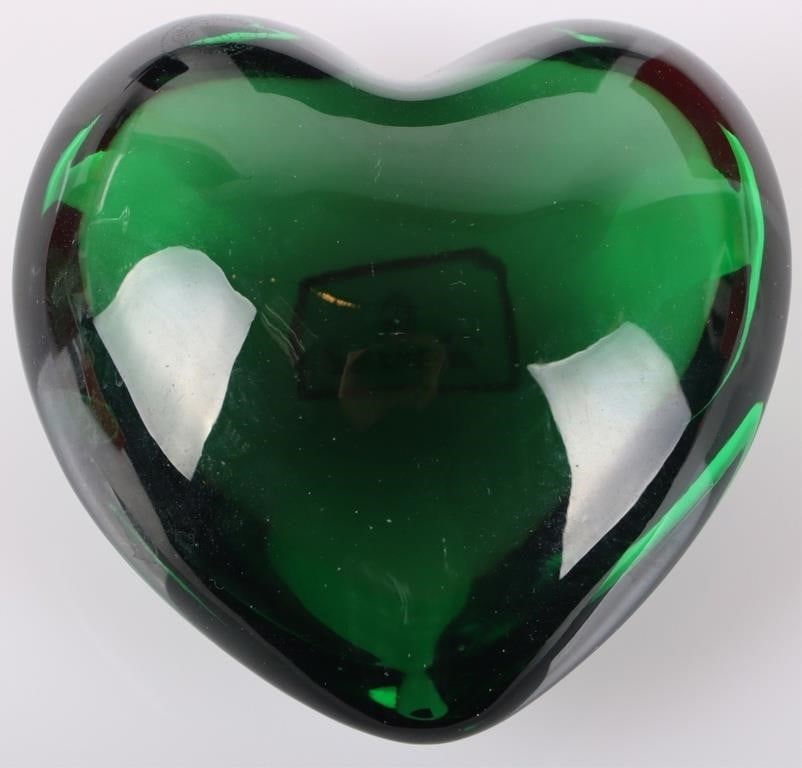 BACCARAT CRYSTAL GREEN HEART PAPERWEIGHT W/ BOX (1 of 6)