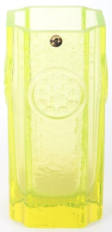 VINTAGE RIIHIMAEN LASI FINLAND URANIUM GLASS VASE (1 of 4)