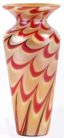 SIGNED STEVEN LUNDBERG ART GLASS MINI VASE