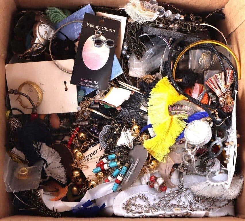 UNSEARCHED 12LB ASSORTED FASHION JEWELRY LOT (1 of 4)
