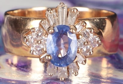 14K YELLOW GOLD LADIES RING W/ DIAMONDS & SAPPHIRE