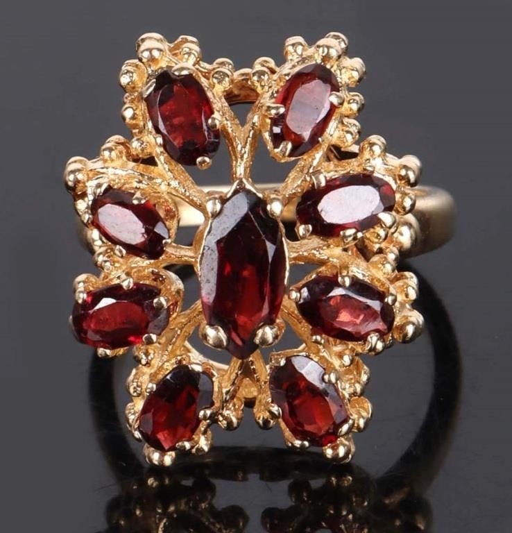 VINTAGE 14K YELLOW GOLD RED GARNET ORNATE RING (1 of 3)