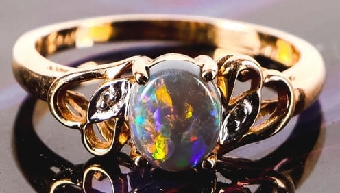 BEAUTIFUL DAINTY 14K YELLOW GOLD OPAL LADIES RING