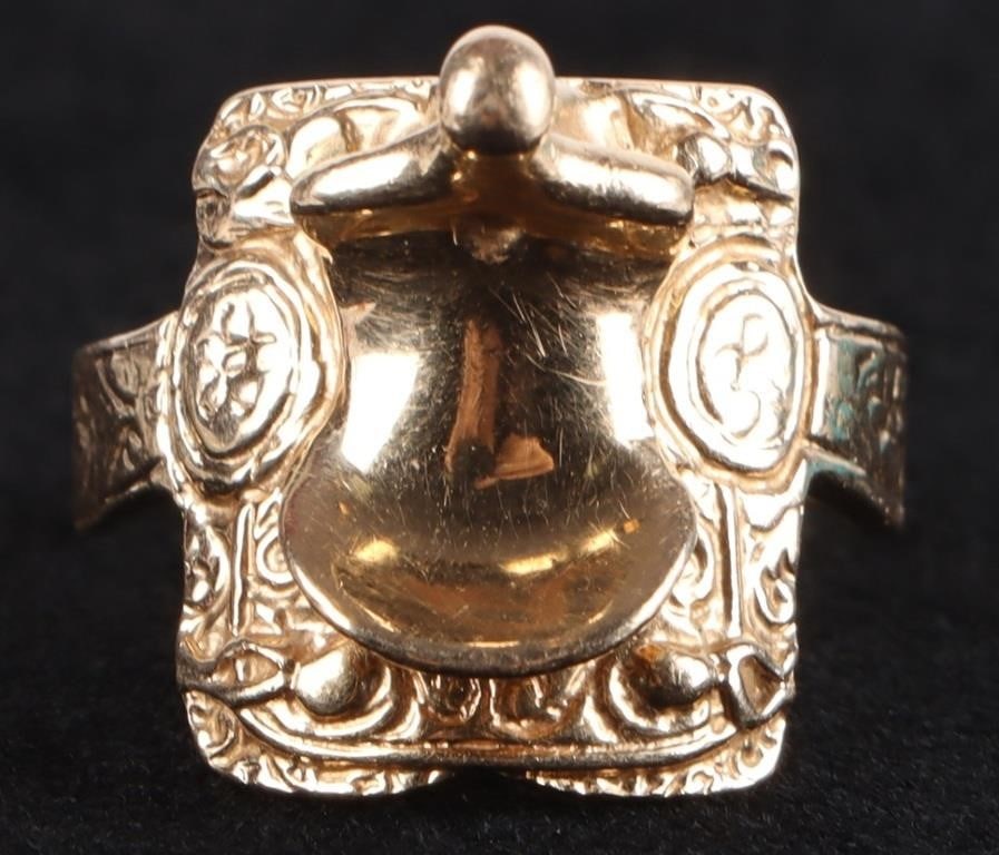 14K YELLOW GOLD HORSE SADDLE LADIES RING: 14K yellow gold horse saddle ladies ring. Weight: 5.76 Grams Size: US 6 Condition: Very fine.